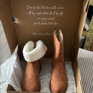 Roxy Brown Ankle Boots with White Lining